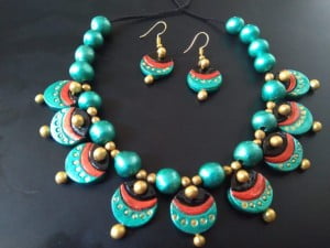 Latest Peacock Eye Terracotta Clay Necklace Set