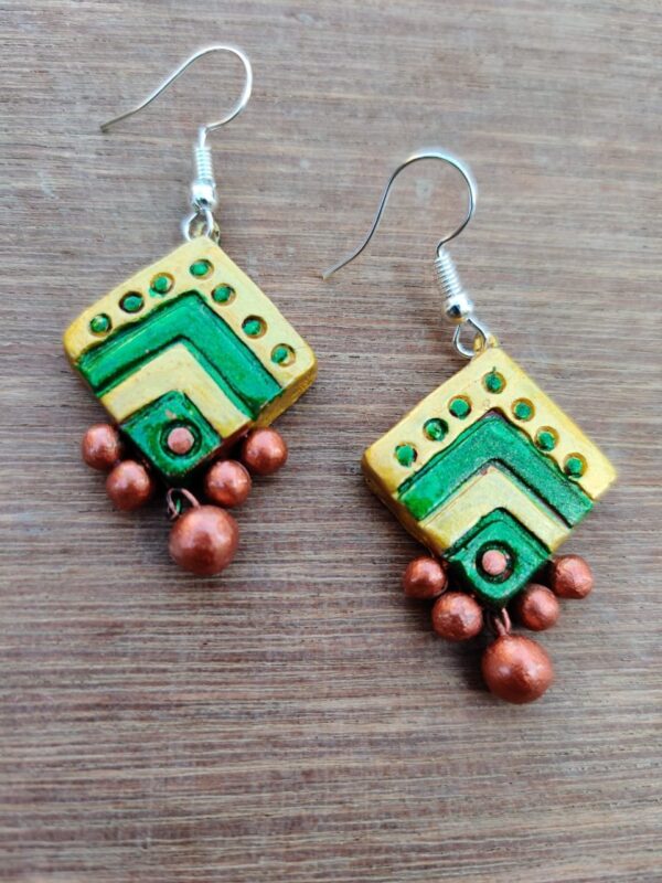 Emerging Green With Ravishing Yellow Earring |